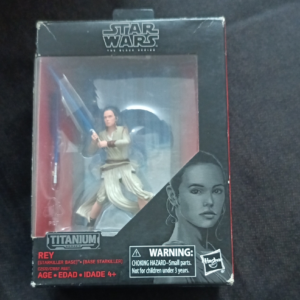 Star Wars Rey Titanium Figure